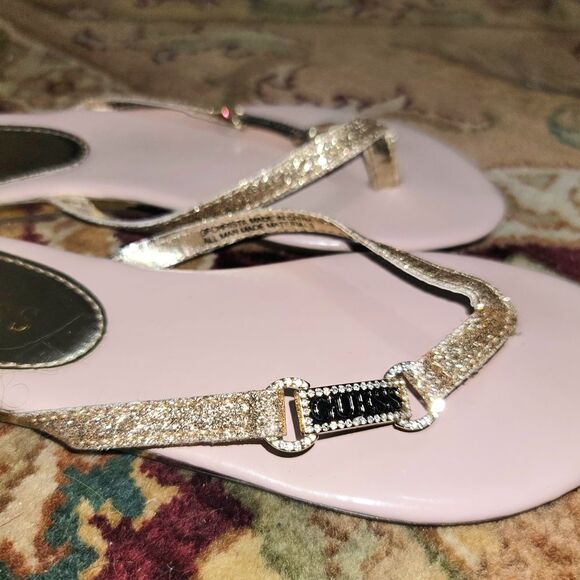 G by Guess Shimmering Y-Strap to Toe Flat Sandals like-New Glamgirl beach pool 6 - Picture 14 of 15